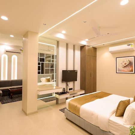 The Meera Hotel Ujjain Zewnętrze zdjęcie