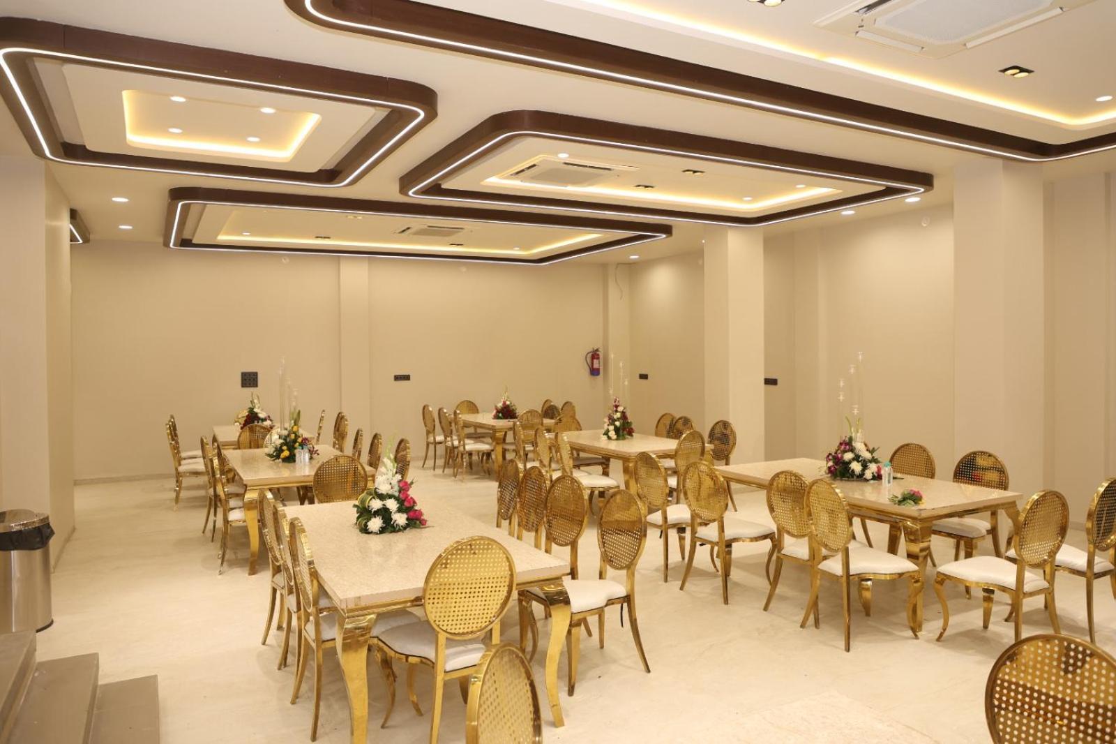 The Meera Hotel Ujjain Zewnętrze zdjęcie