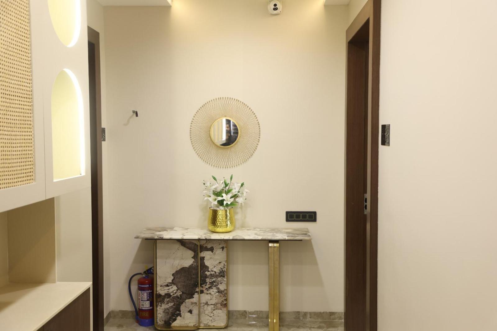 The Meera Hotel Ujjain Zewnętrze zdjęcie