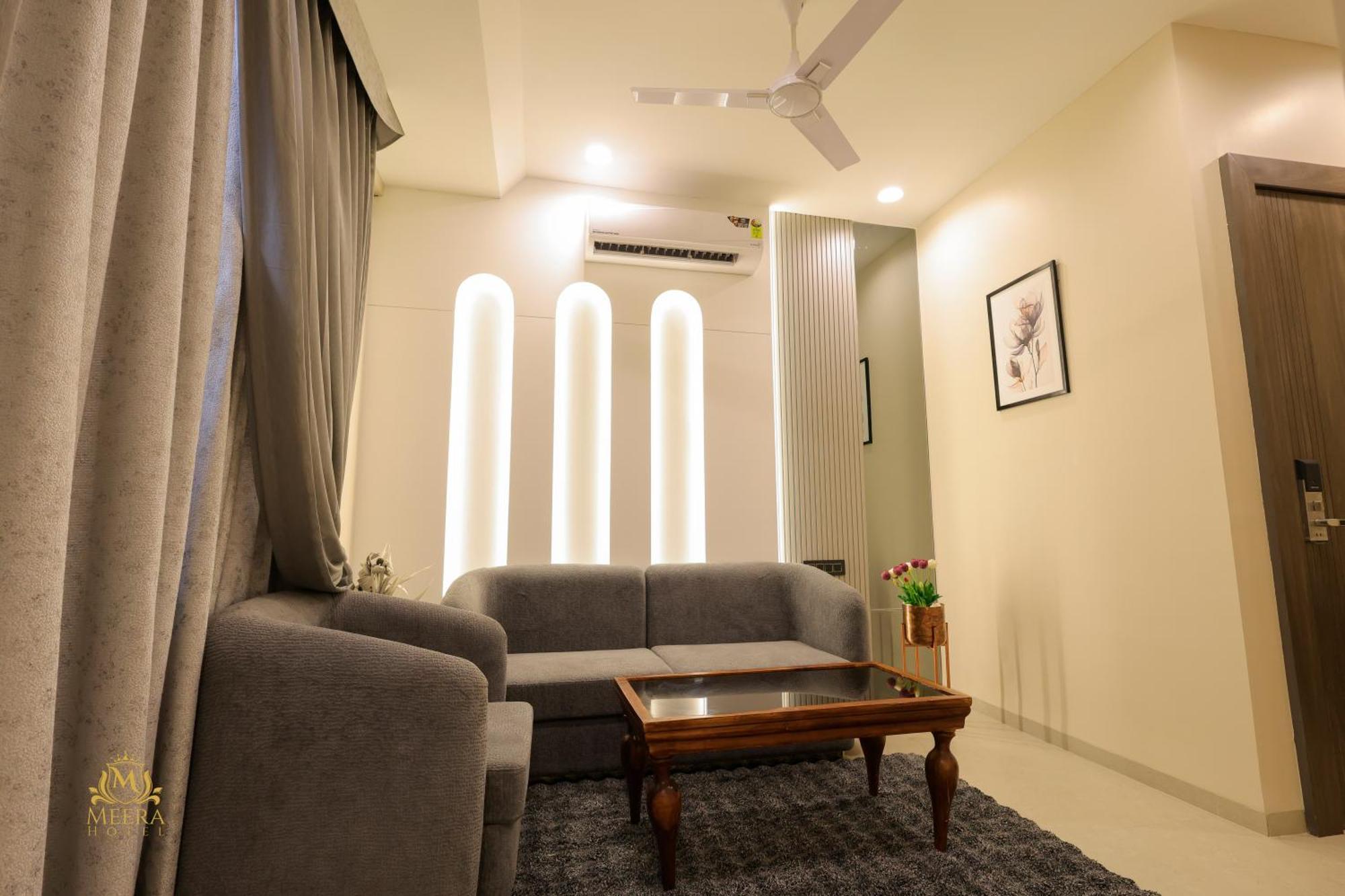The Meera Hotel Ujjain Zewnętrze zdjęcie