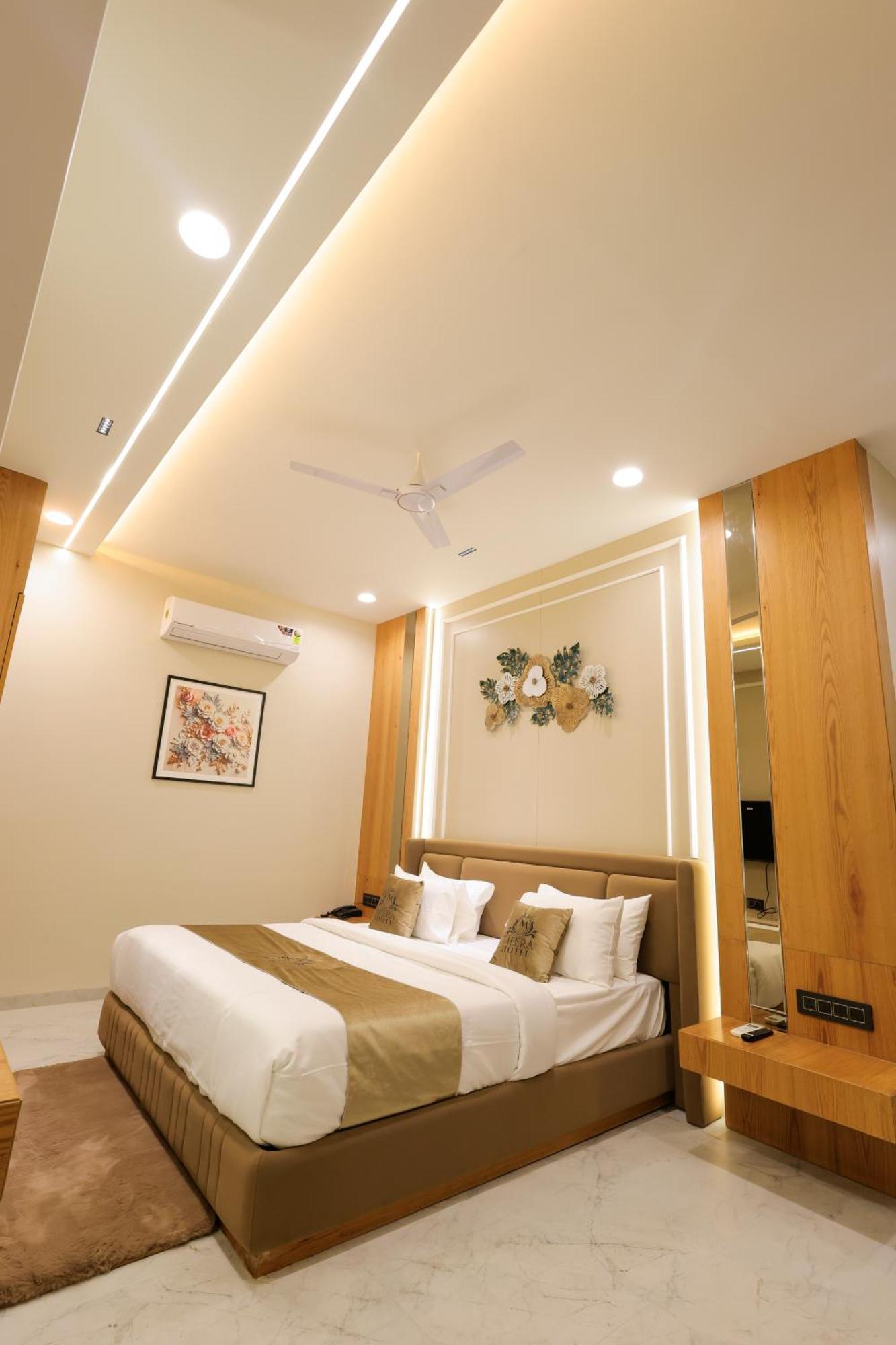 The Meera Hotel Ujjain Zewnętrze zdjęcie